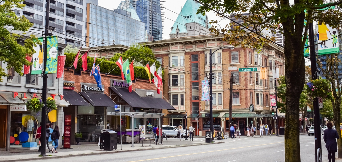 Robson Street in Vancouver - Main Shopping Mile in the City - VANCOUVER -  CANADA - APRIL 12, 2017 Editorial Photography - Image of vacation,  architecture: 93446372