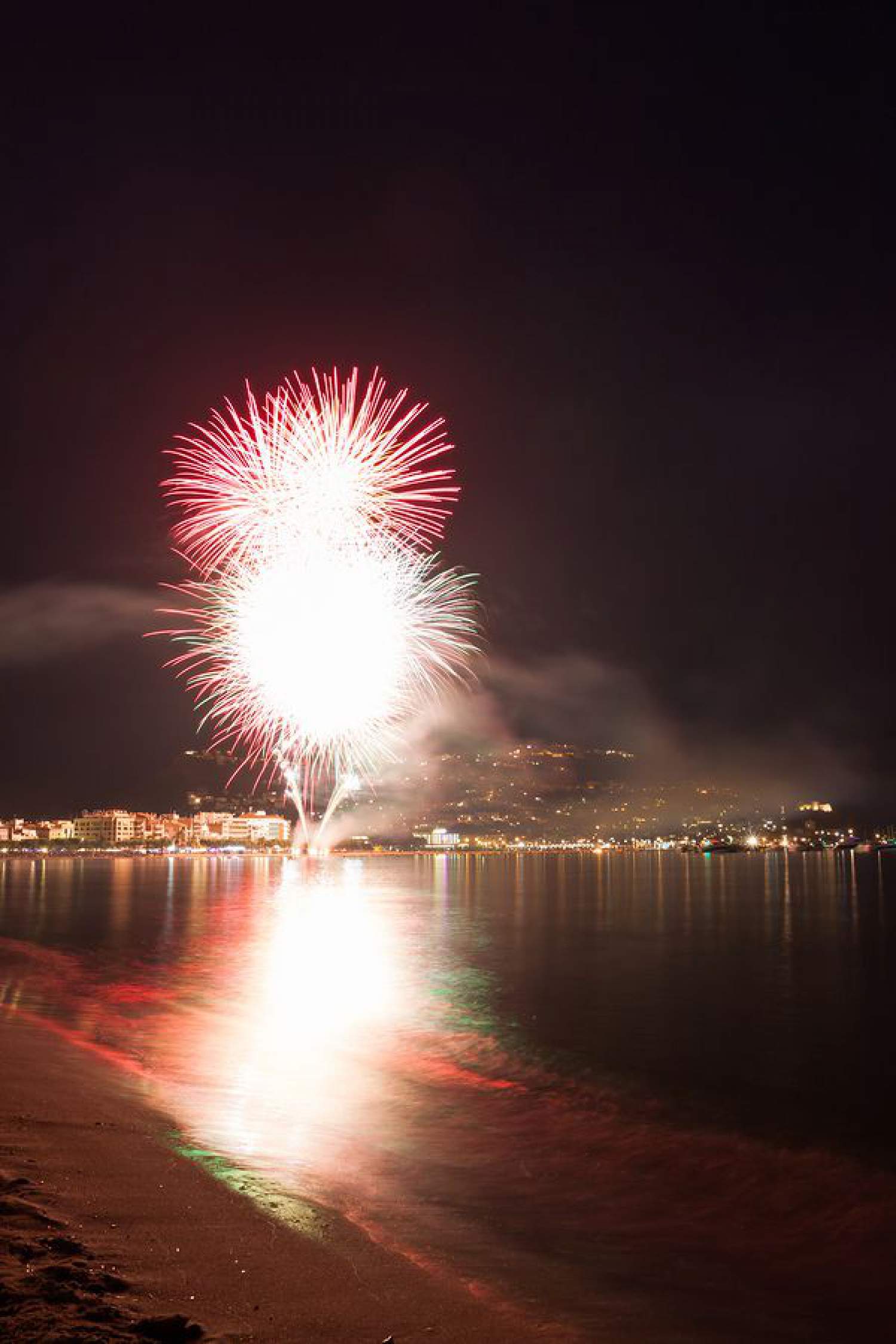 Feux d'artifice sur l'eau