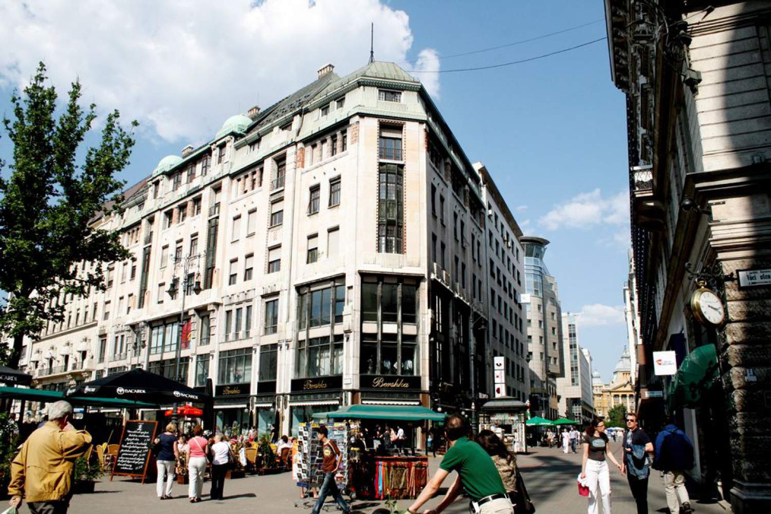 Magasiner dans les rues de Budapest