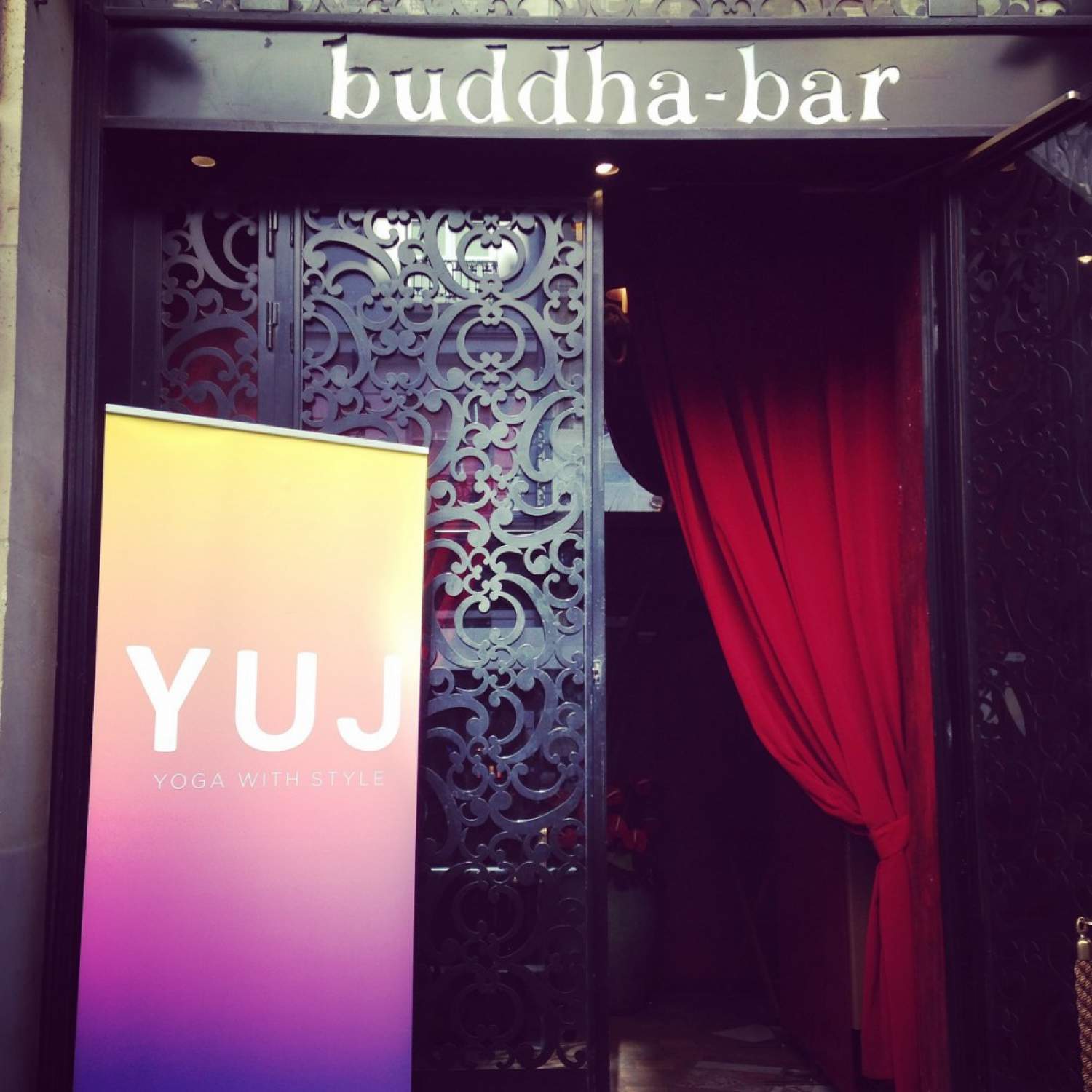 Buddha Bar, pratiquer le yoga avec classe: YUJ