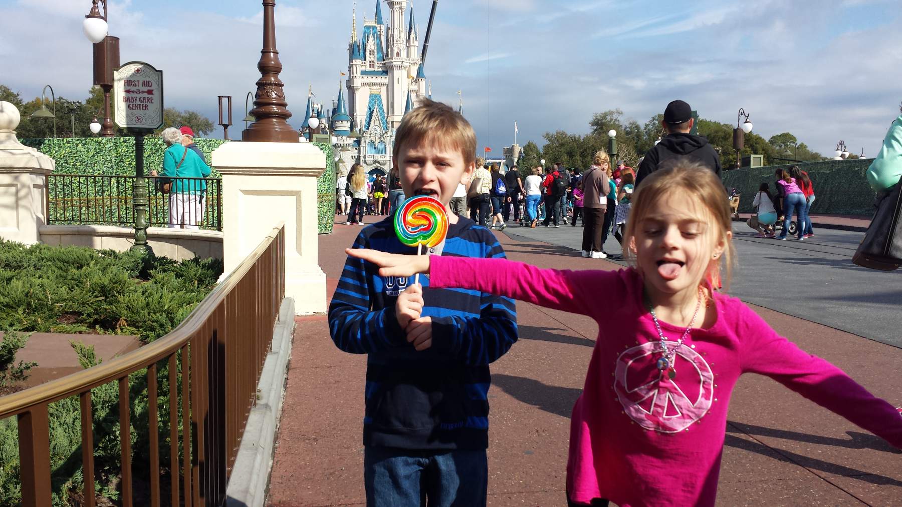 Enfants se promenant à Walt Disney World en Floride