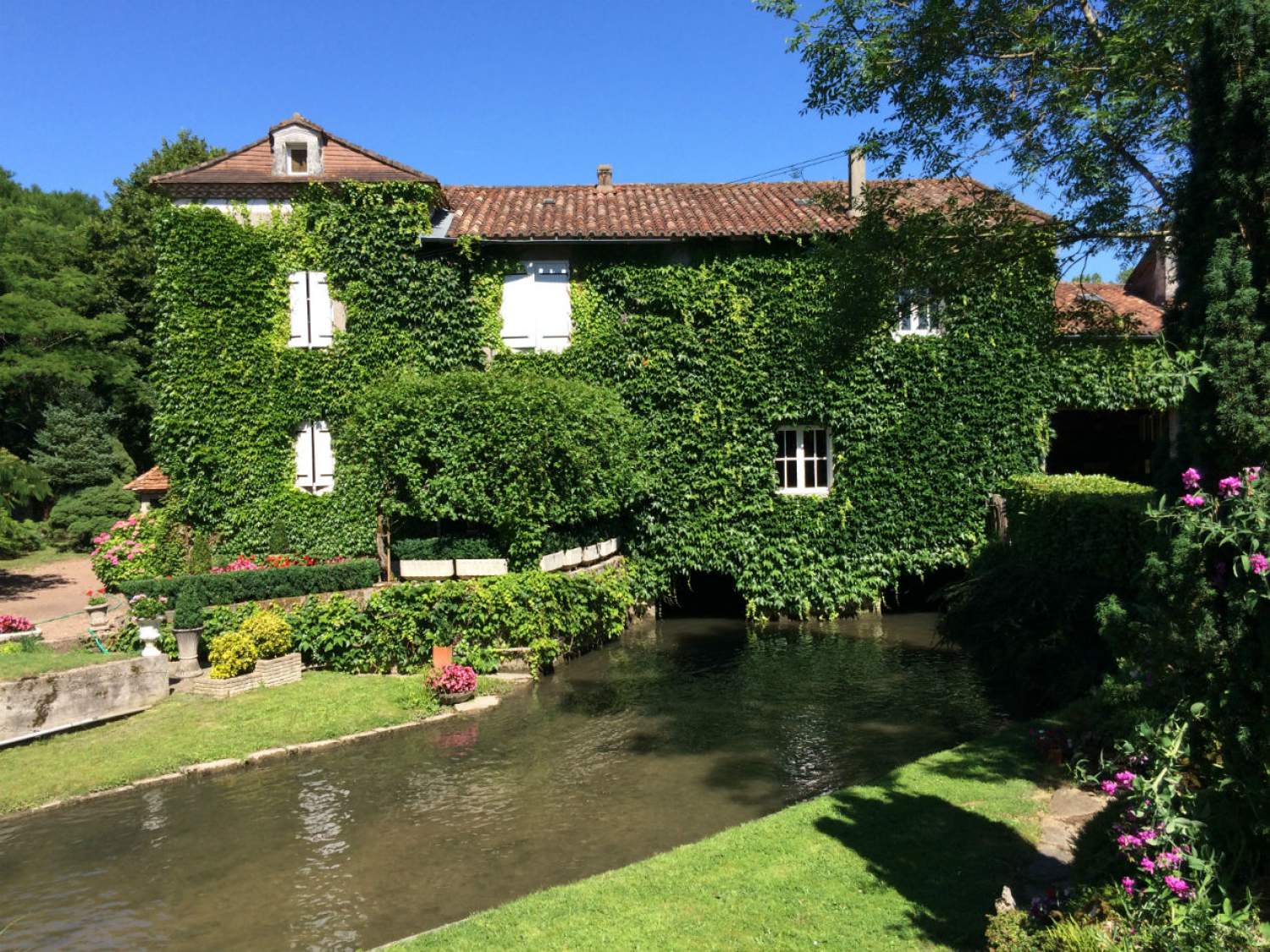 Moulin de Veyssière, Neuvic, france