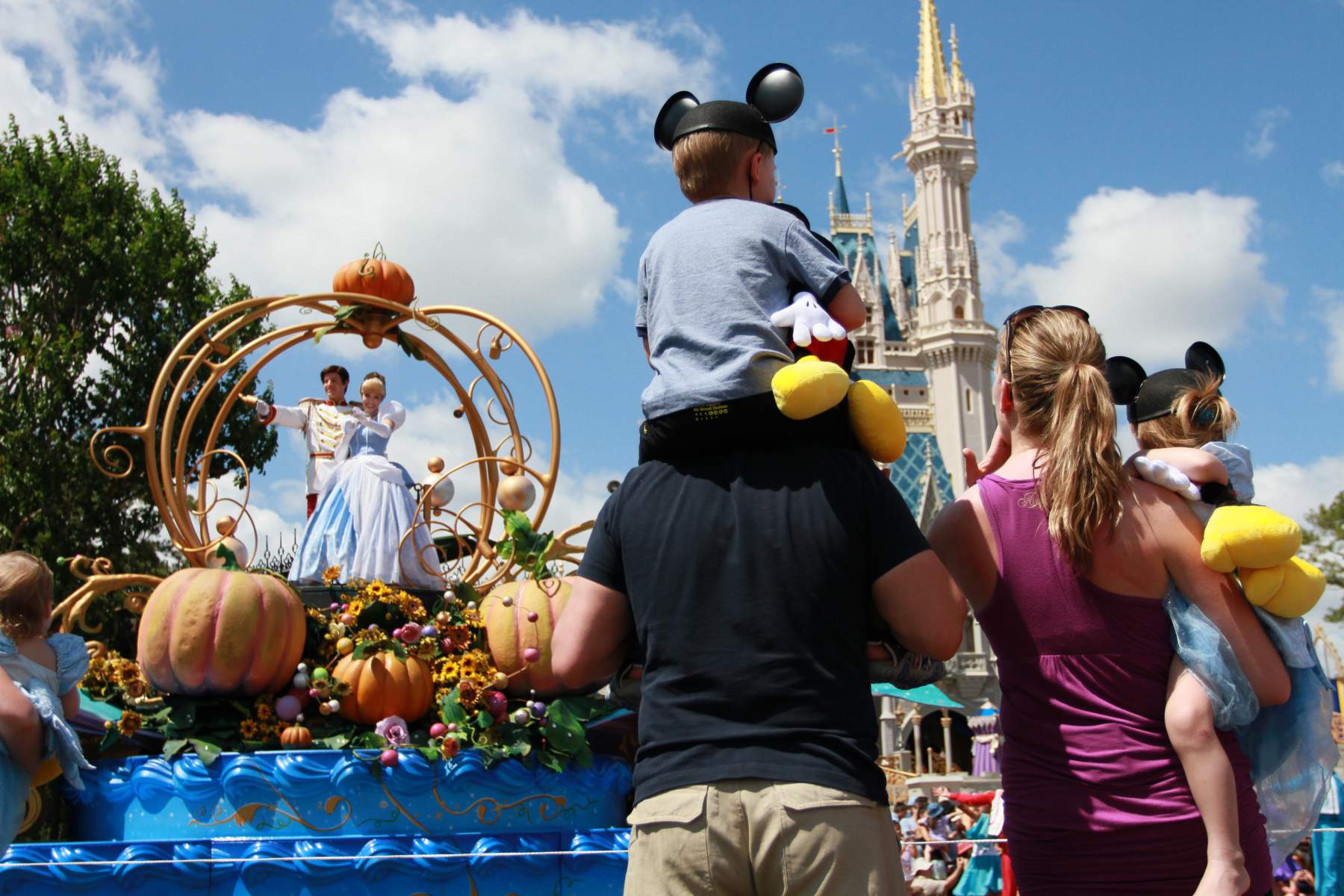 Cendrillon lors de la parade à Walt Disney World en Floride