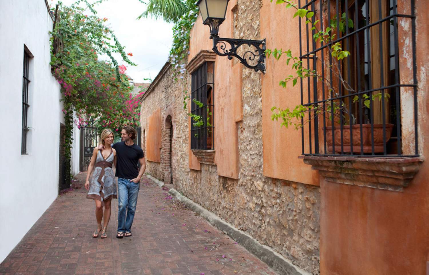 Promenade d'amoureux dans les rues de Saint-Dominique