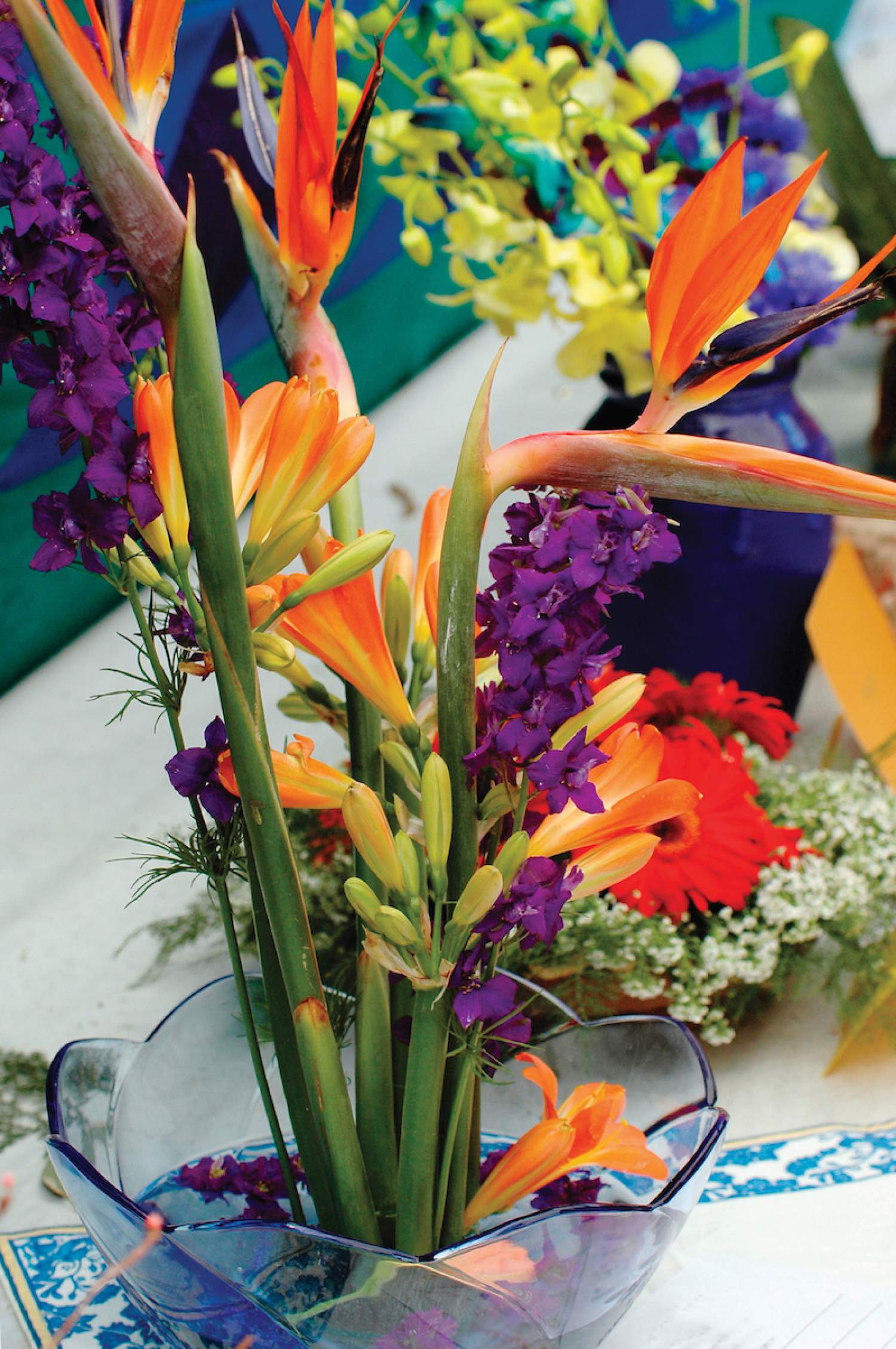 Arrangement floral d'oiseaux du paradis pour un mariage sur la plage