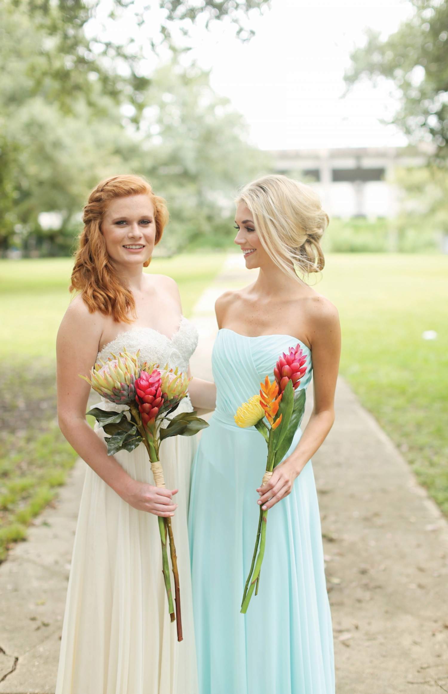 Fleurs pour les demoiselles d'honneur pour un mariage sur la plage