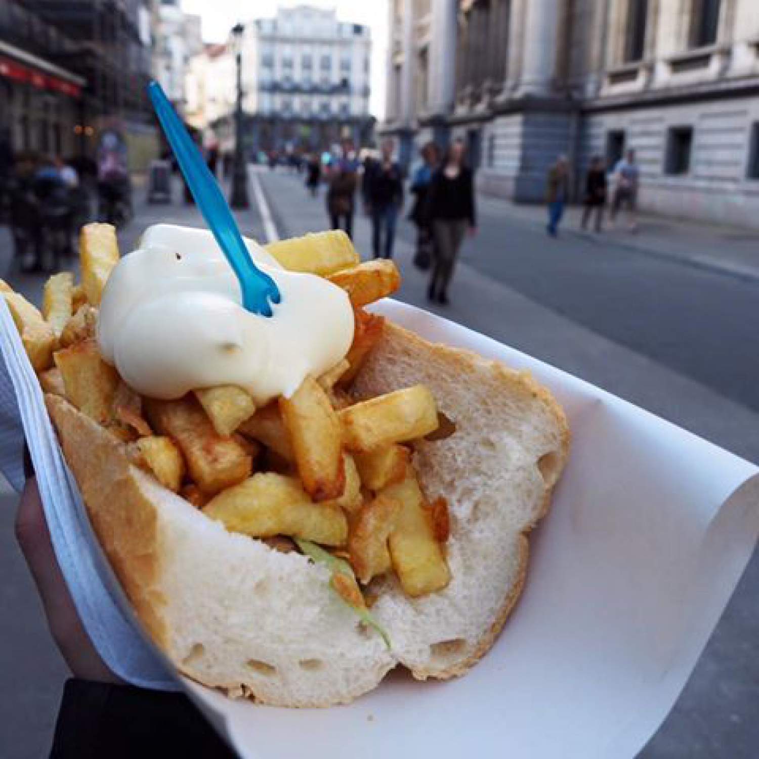 Frites mitraillettes à Bruxelles, Belgique