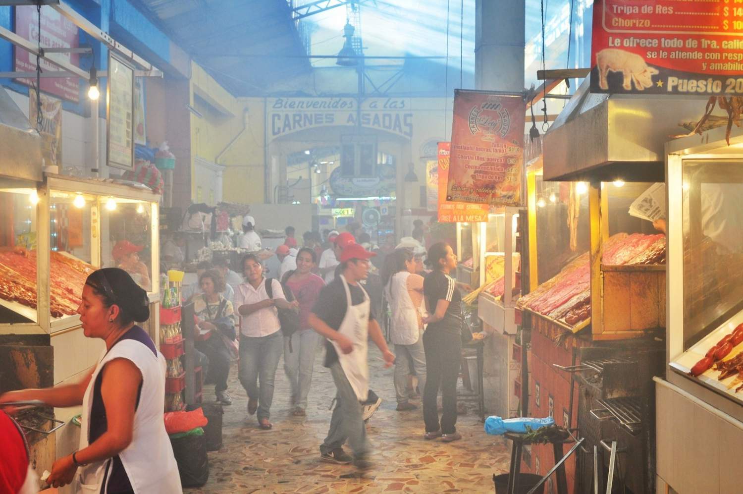 Vendeurs de viande au marché 20 de Noviembre de Oaxaca