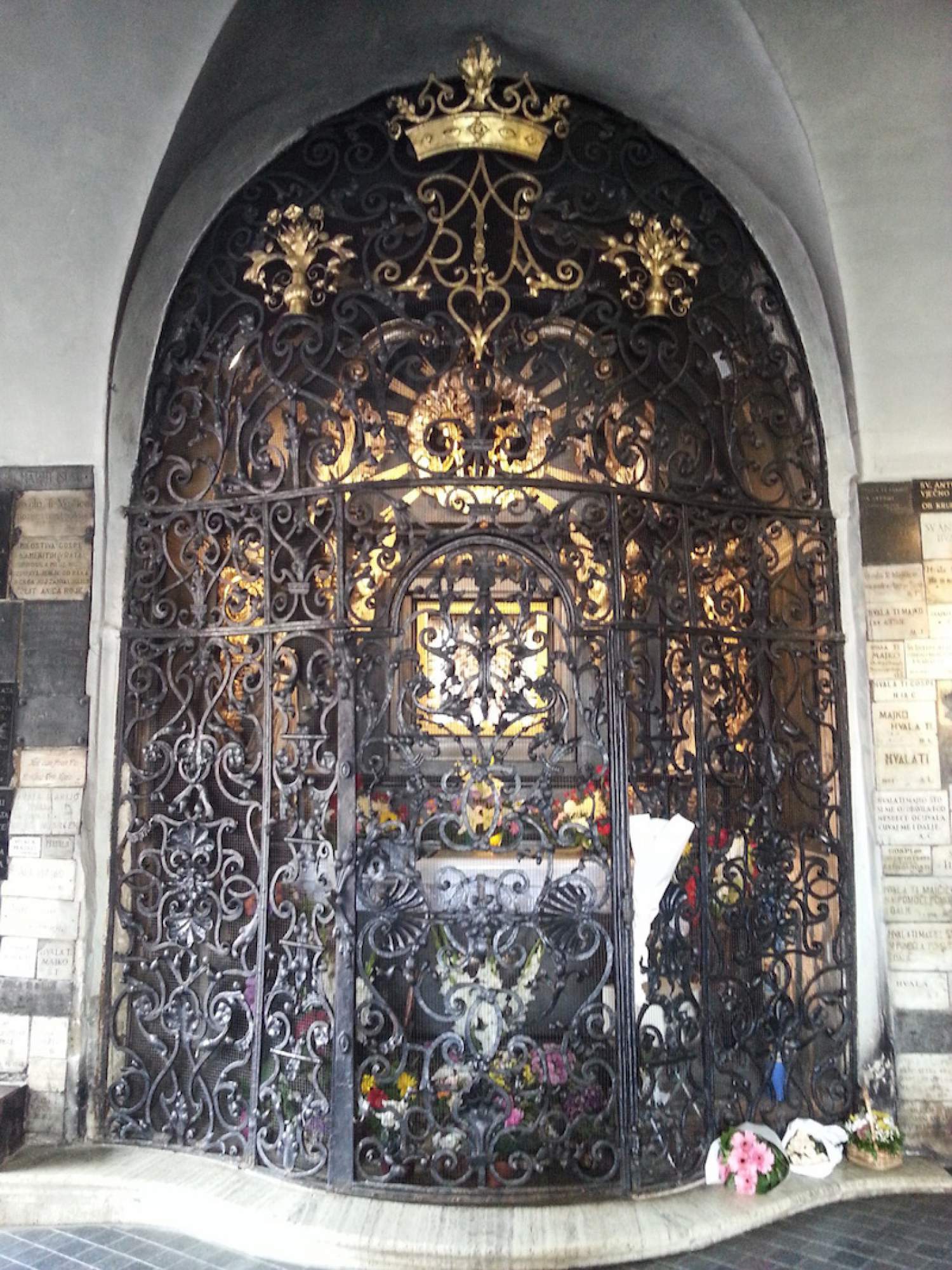 Intérieur de la Porte de Pierre à Zagreb