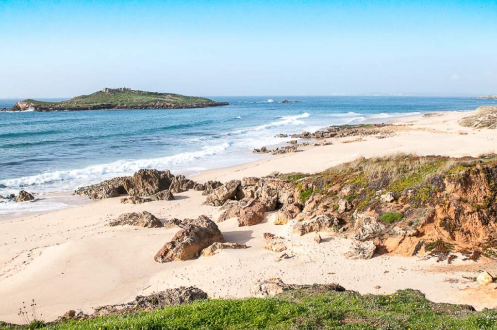Plage de Porto Novo, sur le littoral d'Alentejo, au Portugal