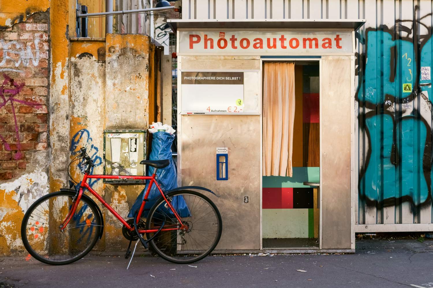 Prendre un auto portrait dans une cabine photo
