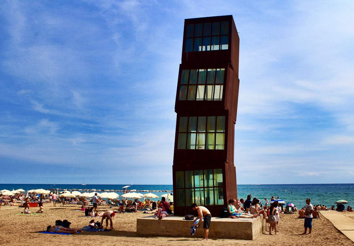 Estel Ferit sculpture in Barcelona