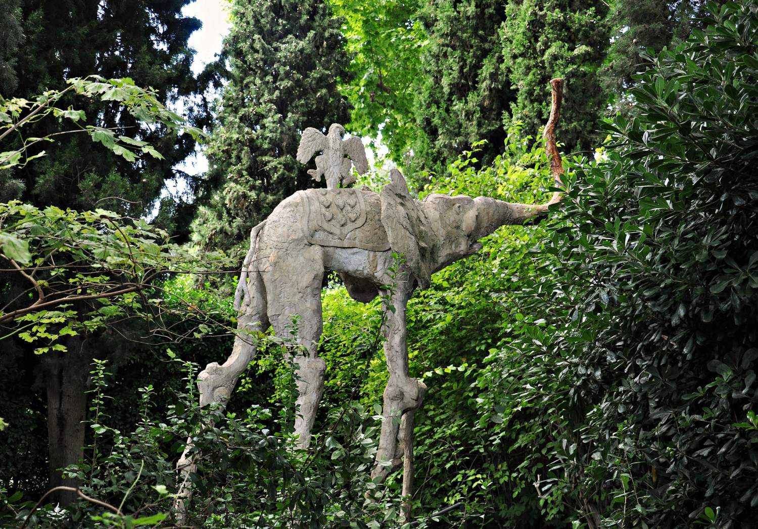 Sculpture de Dali dans les jardins du château de Pubol, Espagne