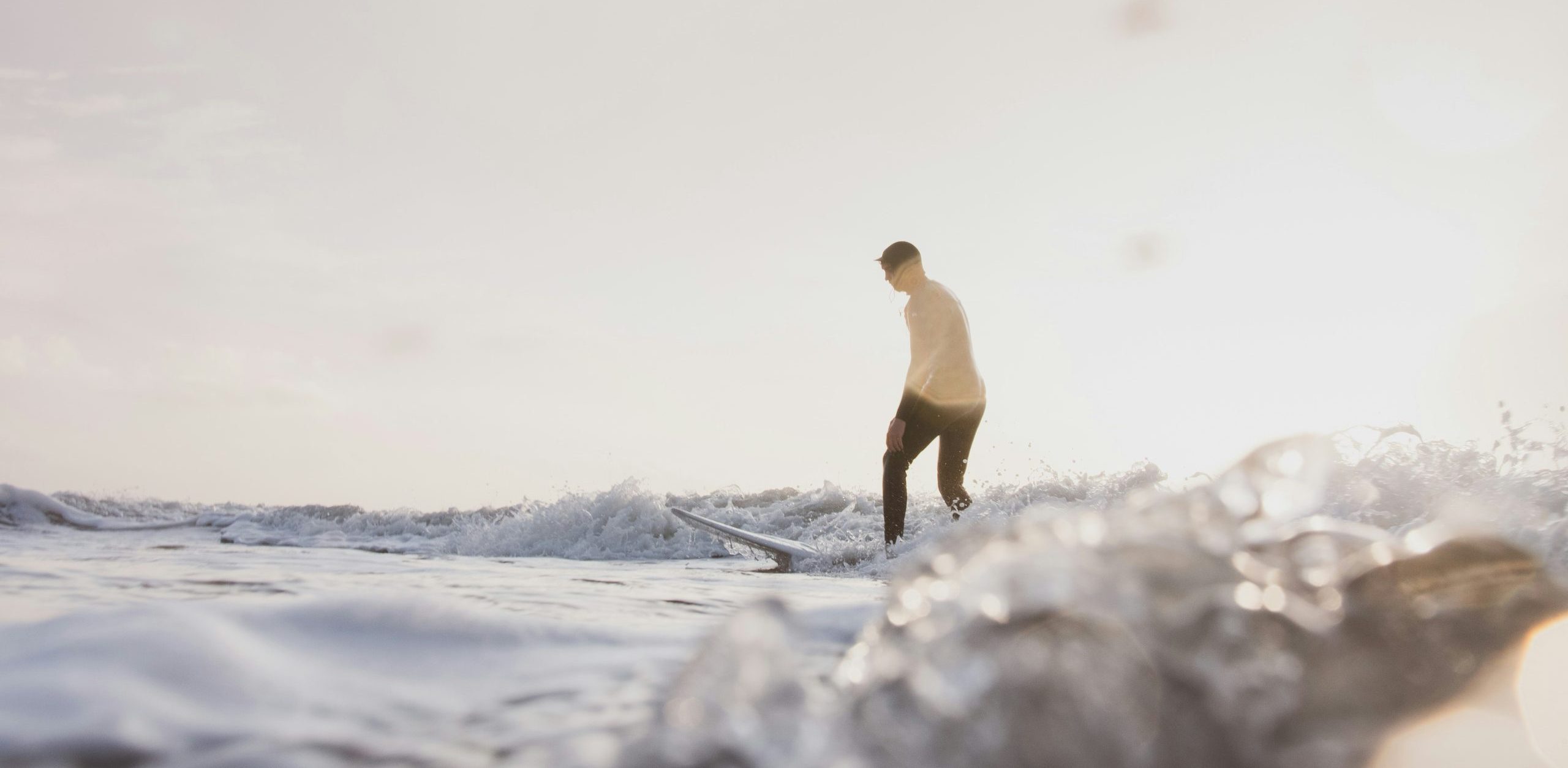 winter surfing in Tofino BC - surf en hiver à Tofino