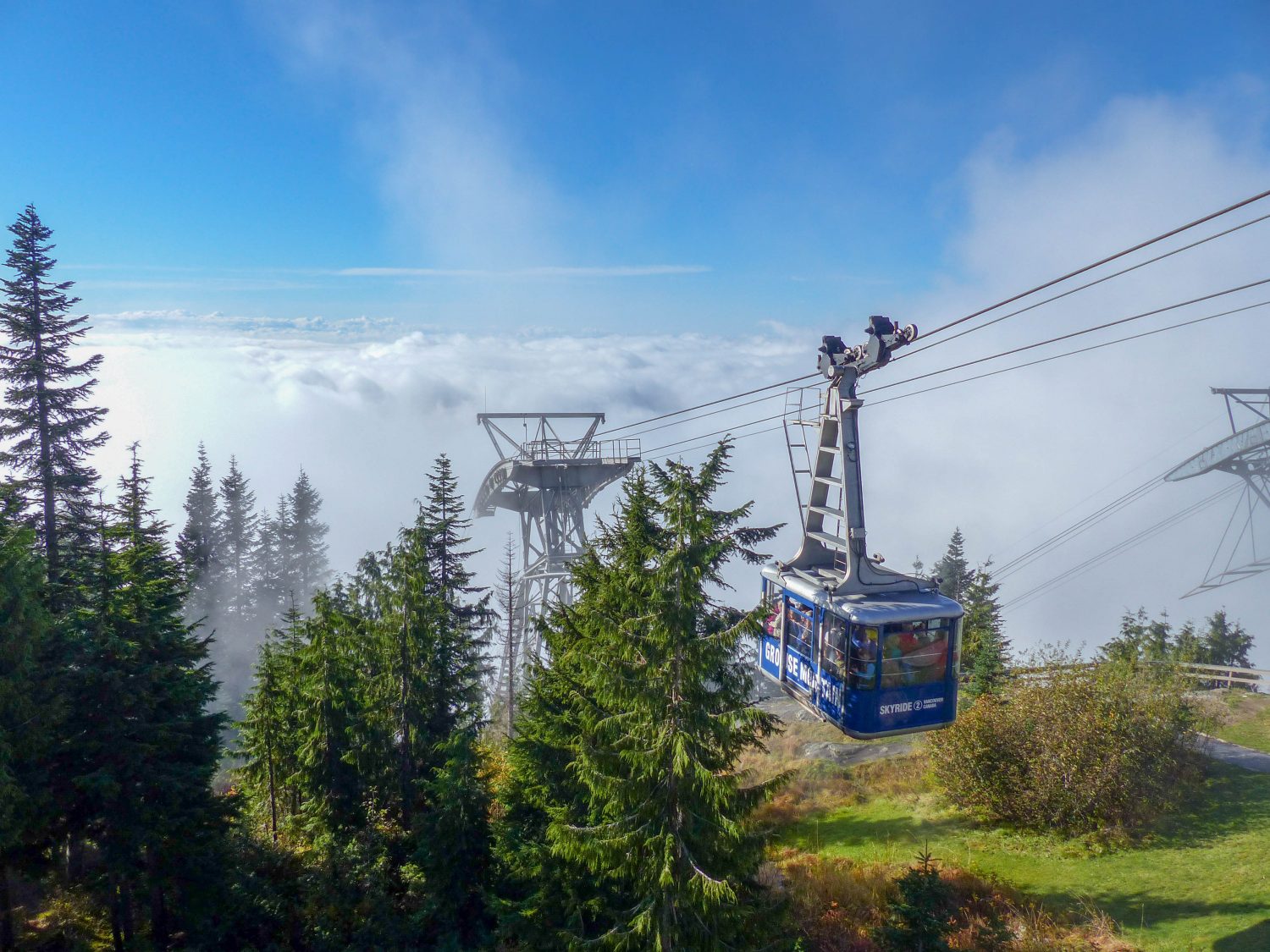 Grouse Mountain chairlift - Vancouver un autumn