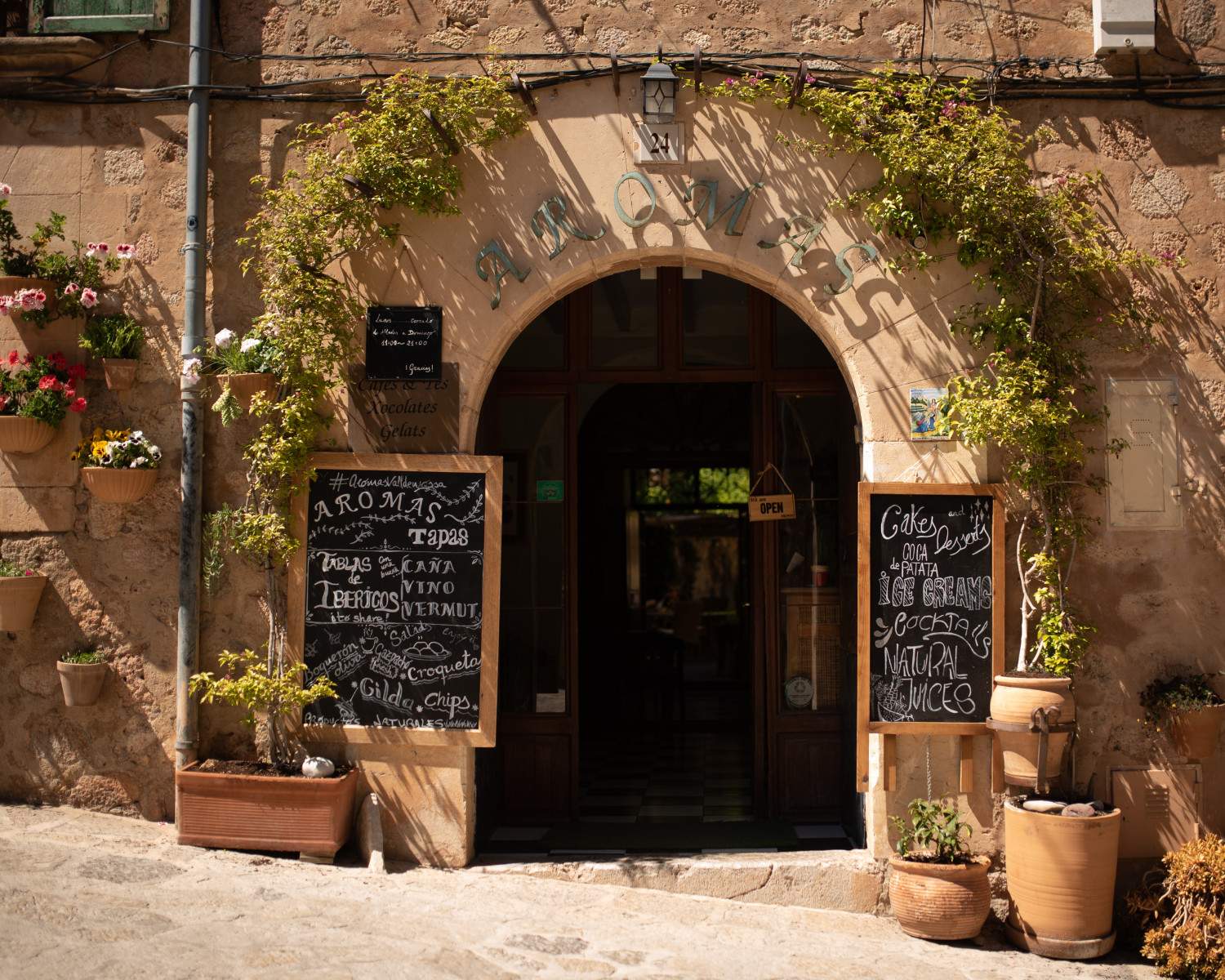 Restaurant au village de Valldemossa, Espagne