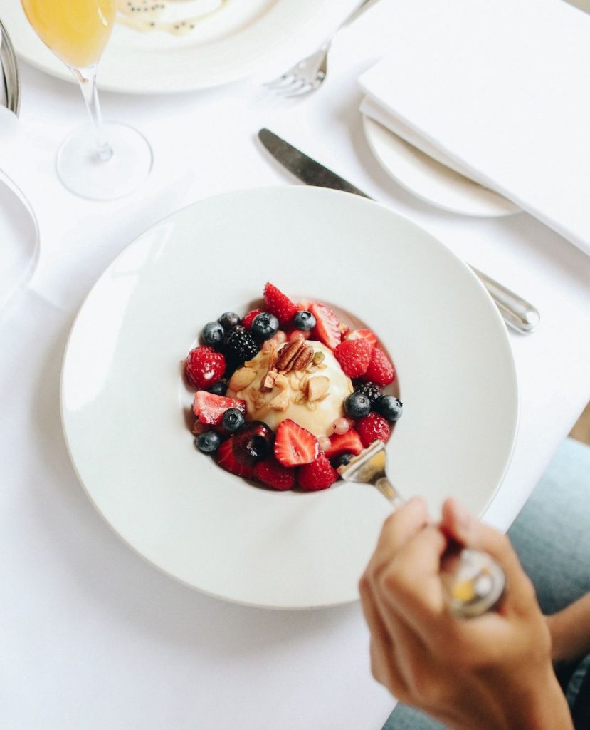 Assiette avec fruits - Restaurant Leméac - Montréal