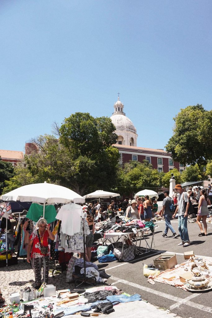 feira da ladra - découvrir lisbonne autrement - lisbon in a new light