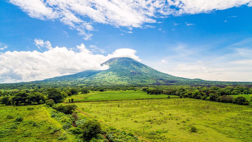 Volcano Hiking in El Salvador: 2024 Guide | #ExperienceTransat