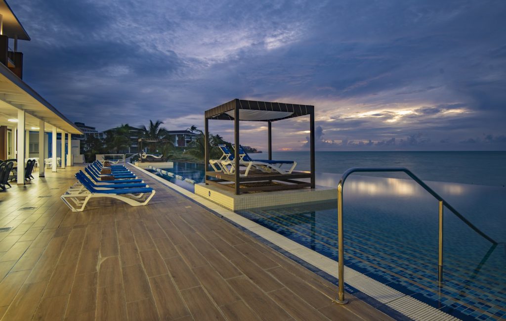 Hotel Playa Vista Azul - pool - piscine