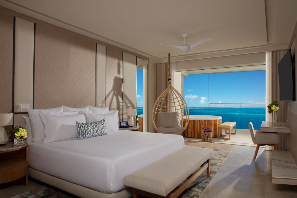 adults-only party all inclusive package - breathless cancun soul - forfait tout-inclus adultes