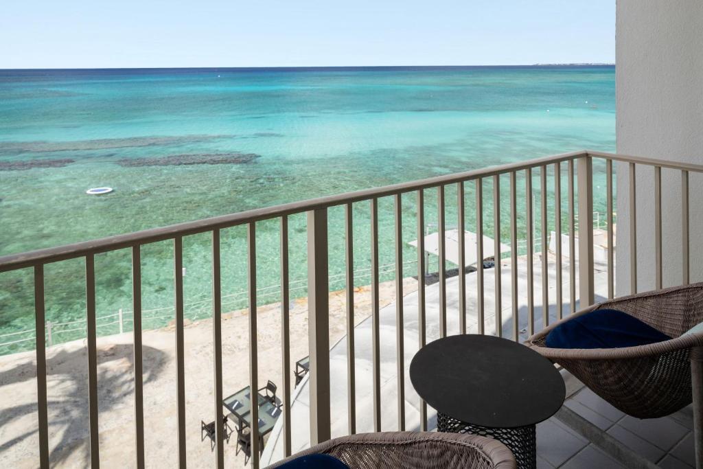 Grand Cayman Marriott Resort - 3