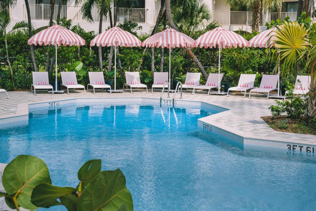 Hampton by Hilton Grand Cayman Seven Mile Beach - 1