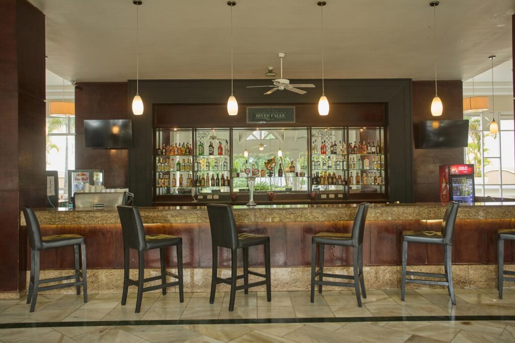 Bahia Principe Escape Runaway Bay, Bar River