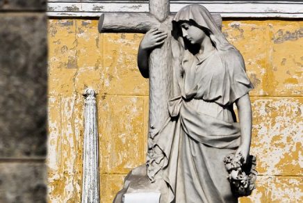 Statues-Yellow-Colon-Cemetery-Havana