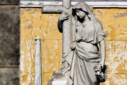 Statues-Yellow-Colon-Cemetery-Havana