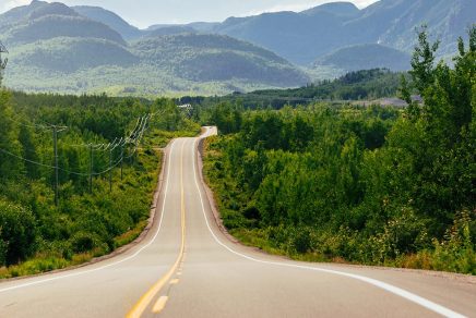 Road trip au Québec - long road in a natural area / Road trip in Quebec