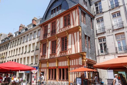 bouffay-quarter-timber-house-nantes-france