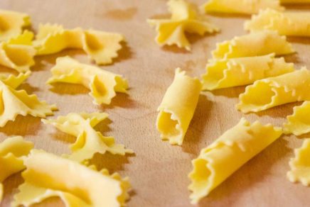 fresh-pastas-making-italy