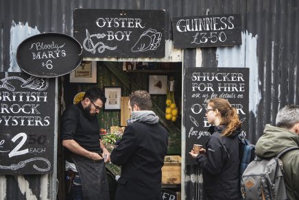 Huîtres au Columbia Road Flower Market à Londres