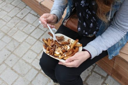 poutine à montréal - poutine in montreal