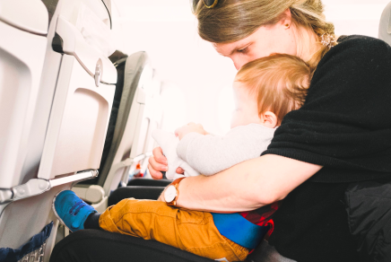 prendre l'avion avec bébé - flying with a baby