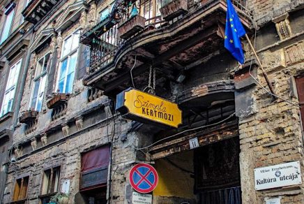 Szimpla Kert bar, Budapest (cover)