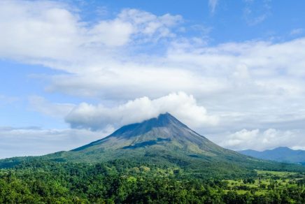 volcano hike in costa rica randonnée sur volcan