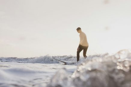winter surfing in Tofino BC - surf en hiver à Tofino